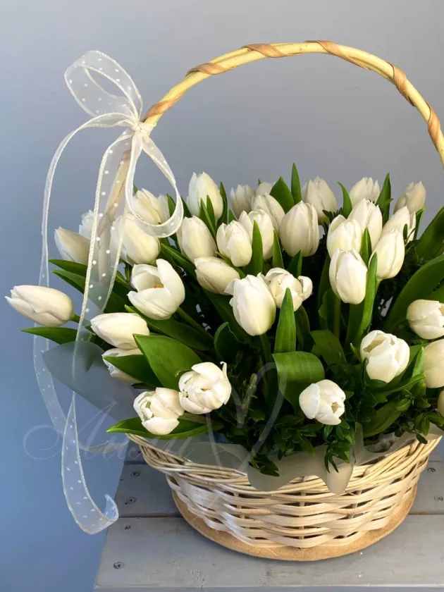 Композиция «С тюльпанами»