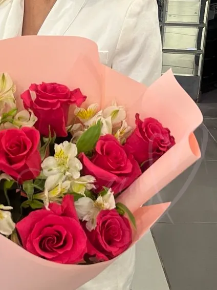 Букет из малиновых роз «Розовая ириска»