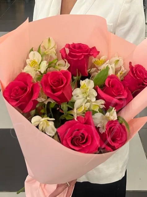 Букет из малиновых роз «Розовая ириска»