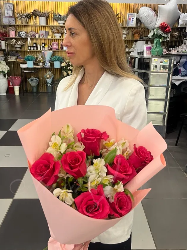 Букет из малиновых роз «Розовая ириска»