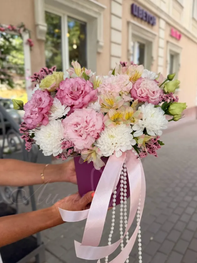 Композиция из эустомы и альстромерии «Лазурь»