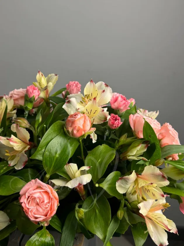 Композиция с кустовой розой