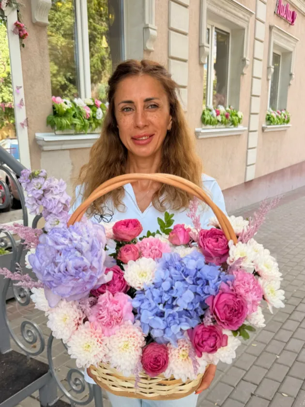 Композиция из гортензии, пиона и роз «Сладкий Фейерверк»