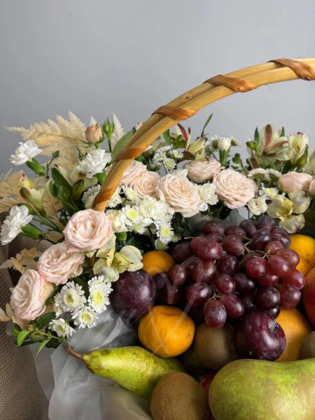  Корзина фруктов «Фруто - няшка»