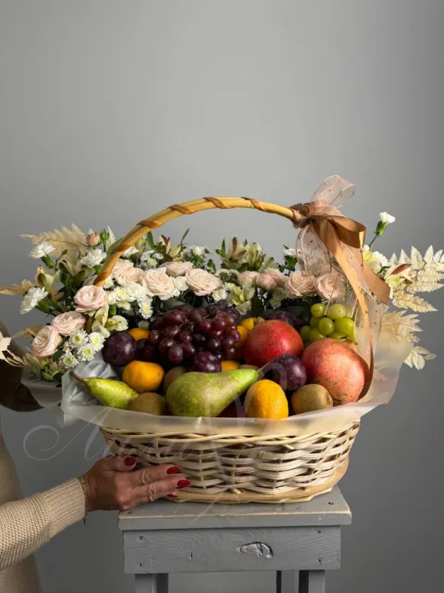  Корзина фруктов «Фруто - няшка»
