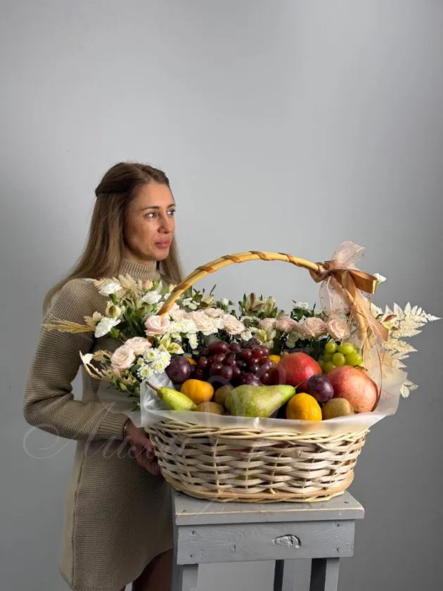 Корзина фруктов «Фруто - няшка»
