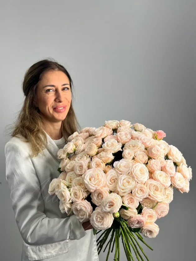 Букет кустовых роз