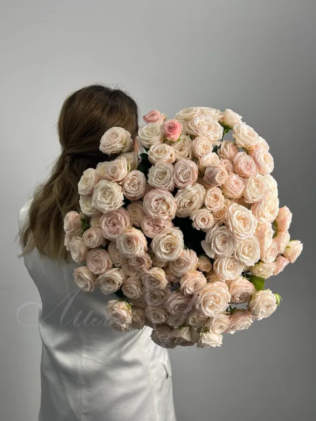 Букет кустовых роз