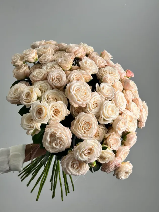 Букет кустовых роз