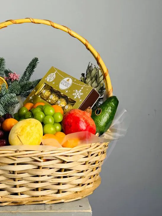Корзина с фруктами  «Зимний подарок»