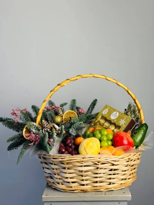 Корзина с фруктами  «Зимний подарок»