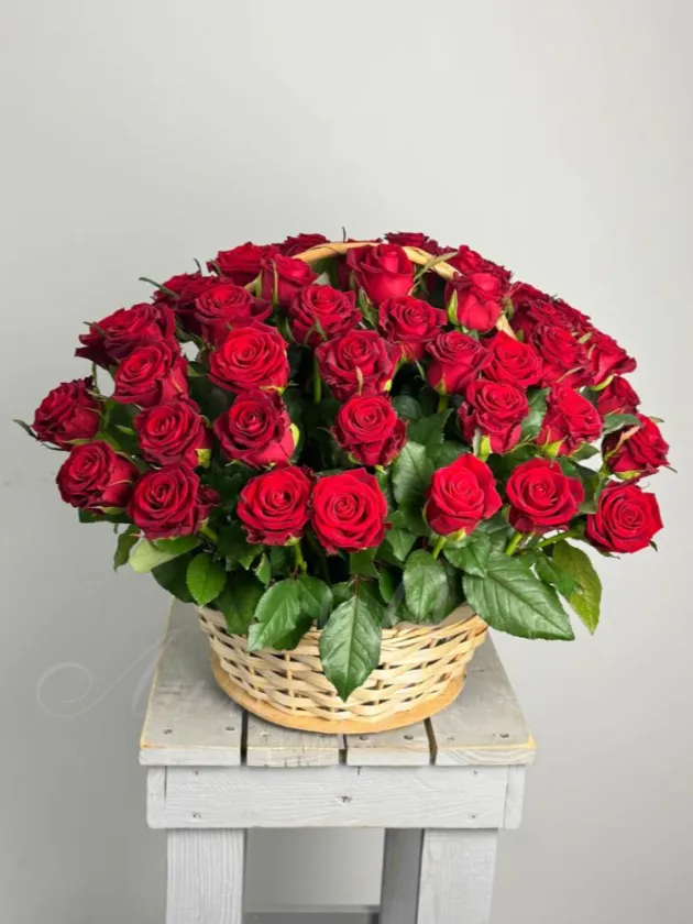 Корзина из 55 роз
