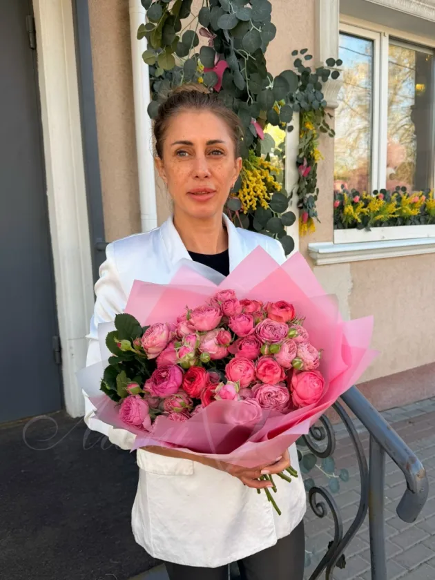 Букет из кустовых роз «Жизель»