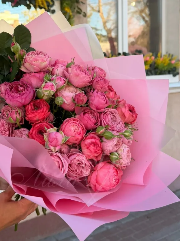 Букет из кустовых роз «Жизель»