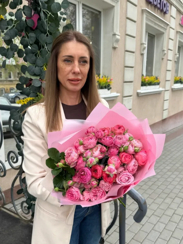 Букет из кустовых роз «Жизель»