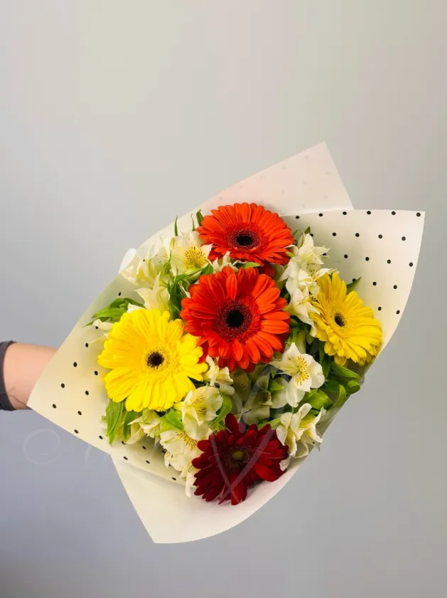 Букет из герберы и альстромерии «Лучи солнца»