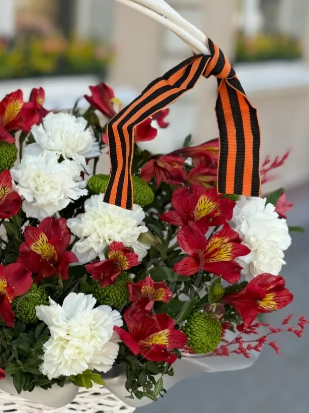Корзина для возложения «Мы гордимся»
