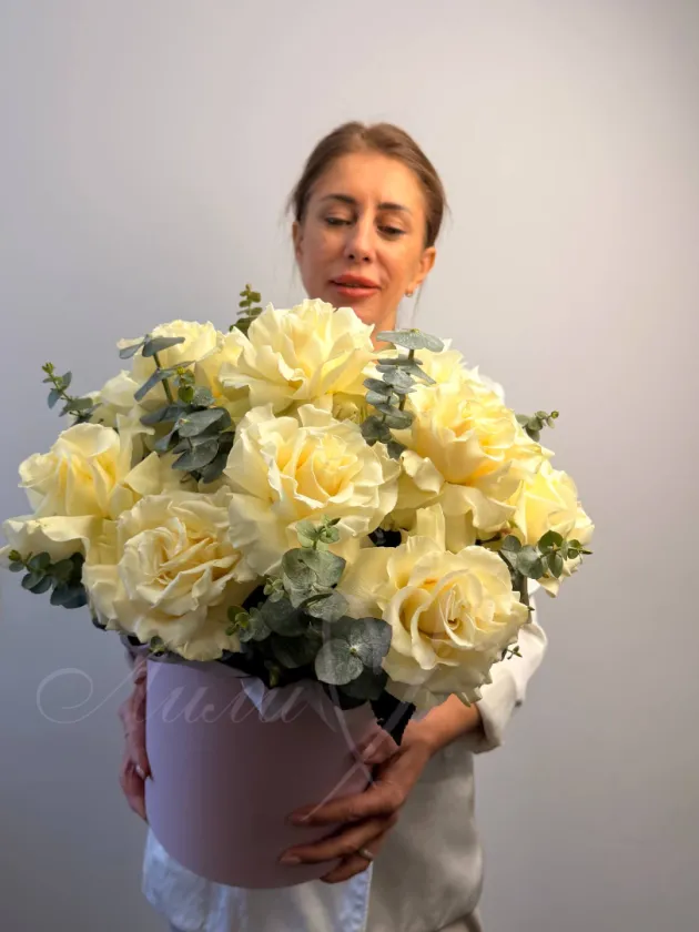 Композиция из роз «Нежное кружево»