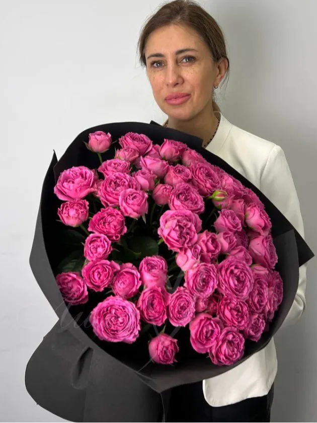 Букет из кустовой розы «Малиновый пломбир»