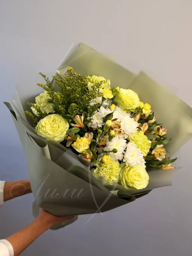 Букет из роз и гвоздик «Мерцание»