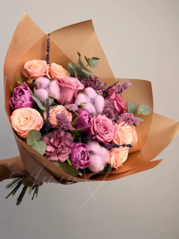 Букет из роз, гвоздик и тюльпанов «Адела»