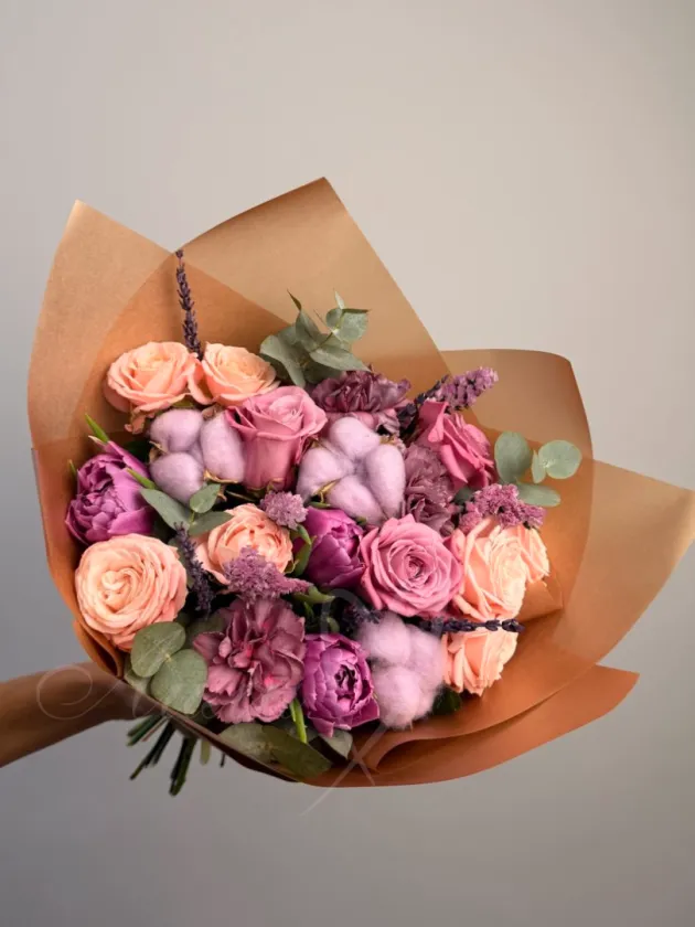 Букет из роз, гвоздик и тюльпанов «Адела»