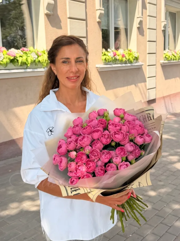 Букет из кустовых роз «Кокетка»