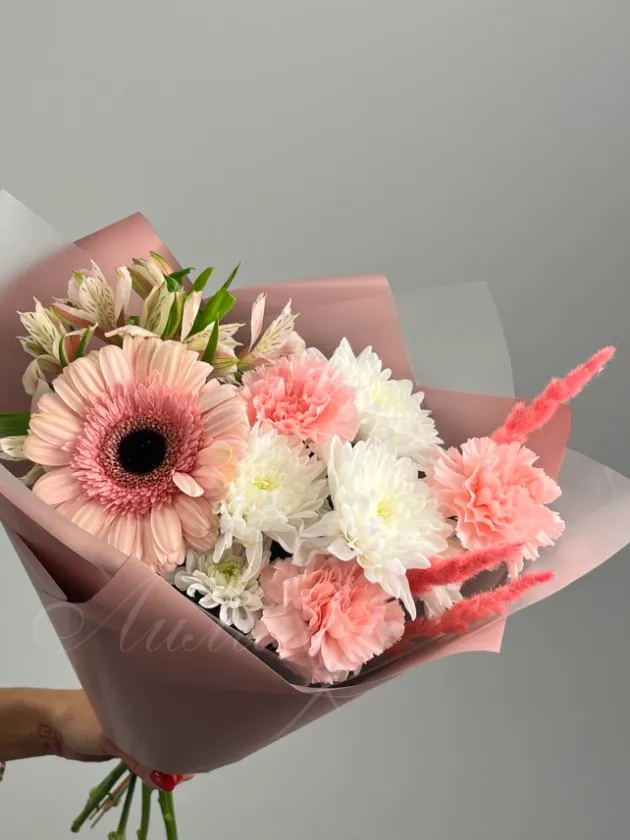 Букет сборный «Цветочное очарование»