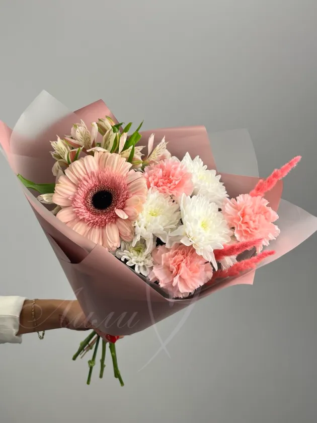 Букет сборный «Цветочное очарование»