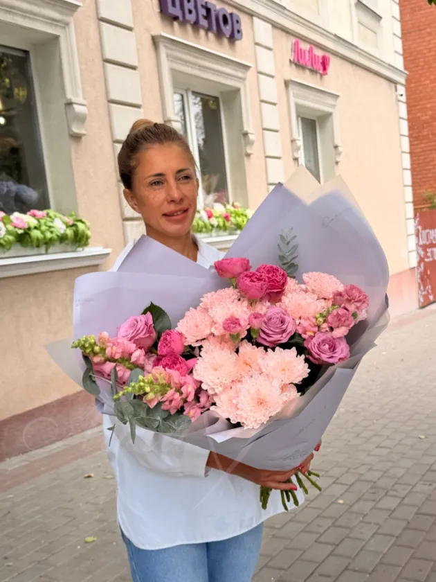 Букет из хризантем и роз «Цветочное очарование»