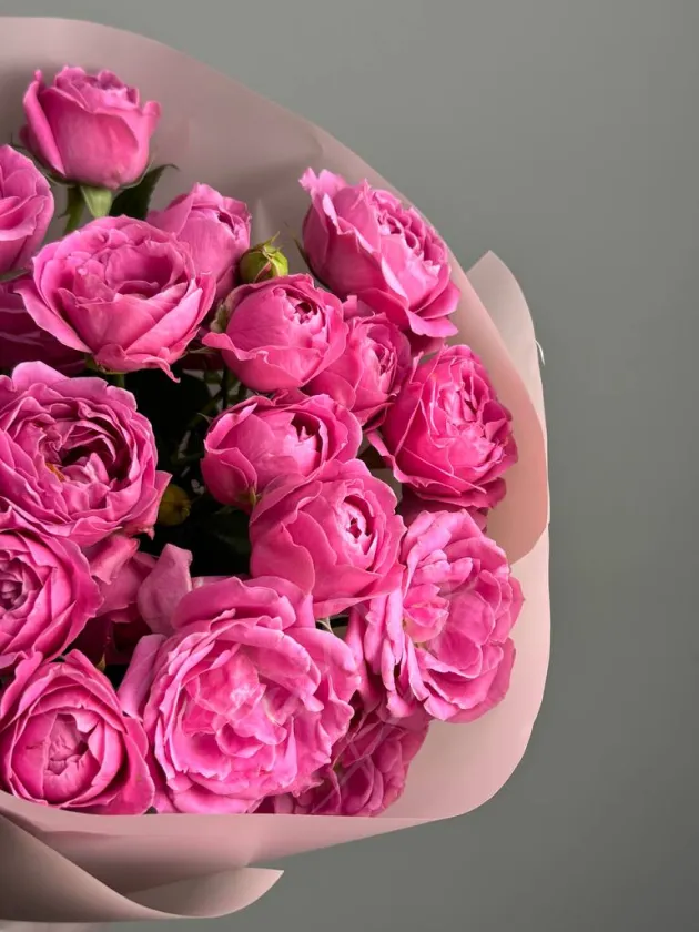 Букет из кустовой розы «Нежное чудо»