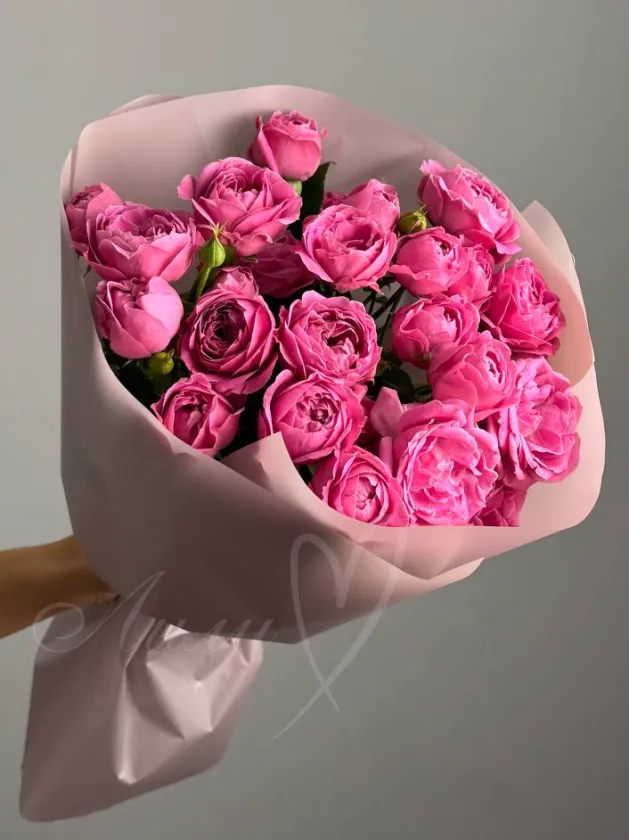 Букет из кустовой розы «Нежное чудо»