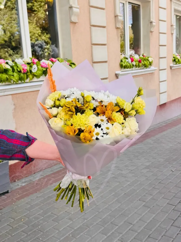 Букет из хризантемы и альстромерии «Приятный сон»