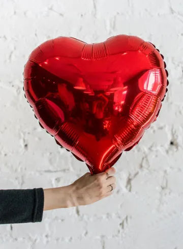 Шар фольгированный красное сердце от интернет-магазина цветов в 