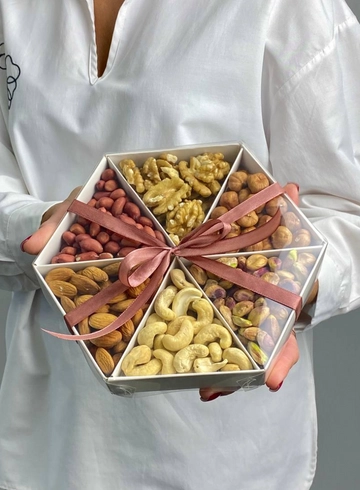 Набор орехов от интернет-магазина цветов в 