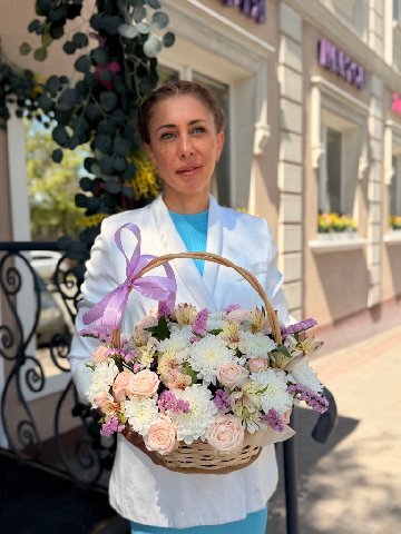 Композиция из роз, хризантемы и альстромерии &laquo;Весна&raquo; от интернет-магазина цветов в 