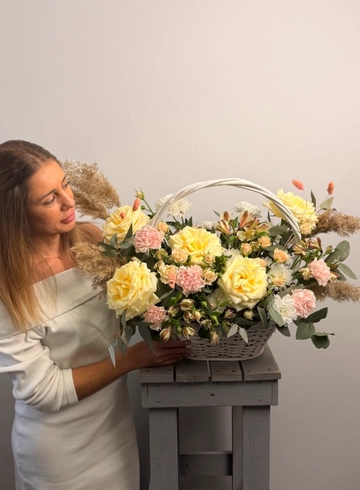 Композиция из роз и хризантем &laquo;Нежная рапсодия&raquo; от интернет-магазина цветов в 