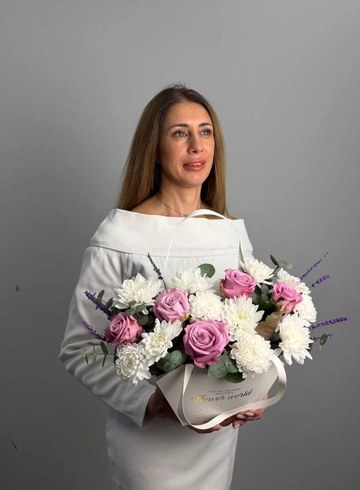 Композиция из хризантем &laquo;Паулина&raquo; от интернет-магазина цветов в 