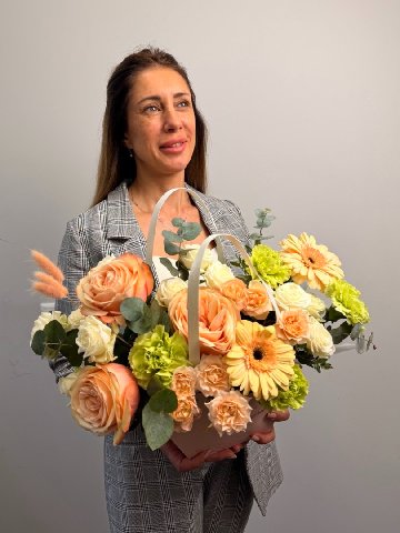 Композиция из роз, гербер и гвоздик &laquo;Нежный день&raquo; от интернет-магазина цветов в 