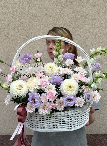 Цветы в корзине «Лили» от интернет-магазина цветов в 
