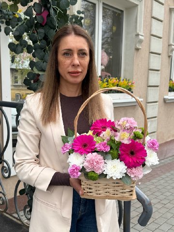 Композиция из роз и гвоздик &laquo;Лили&raquo; от интернет-магазина цветов в 