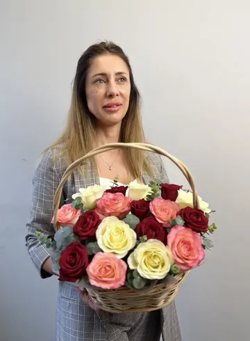 Композиция из роз &laquo;Вероника&raquo; от интернет-магазина цветов в 