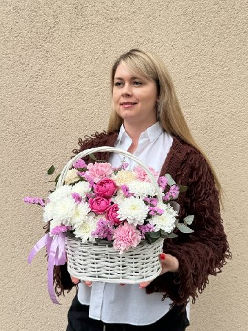 Композиция из хризантемы и гвоздики &laquo;Илинка&raquo; от интернет-магазина цветов в 