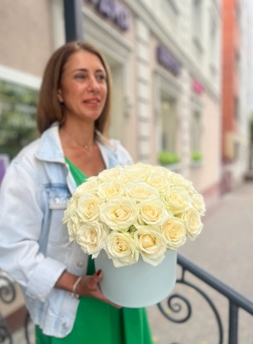 Композиция из роз «Симфония» от интернет-магазина цветов в 