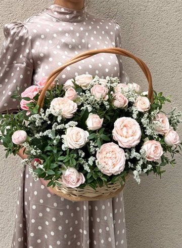 Композиция в корзине &laquo;Малибу&raquo; от интернет-магазина цветов в 