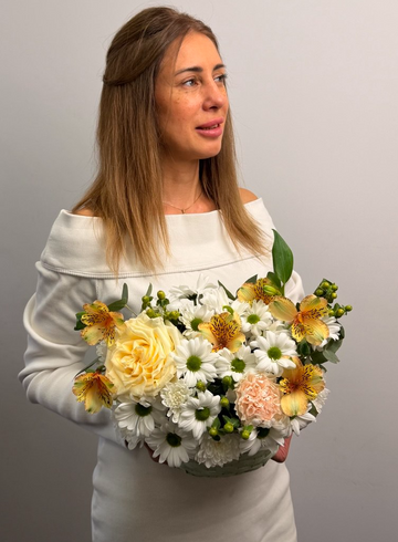 Композиция из ромашковой хризантемы и альстромерии &laquo;Джесс&raquo; от интернет-магазина цветов в 