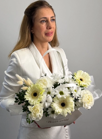 Композиция из гербер и гвоздики &laquo;Яна&raquo; от интернет-магазина цветов в 