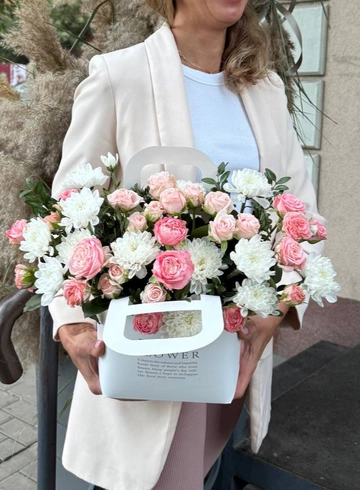 Композиция из кустовых роз «Любимая» от интернет-магазина цветов в 