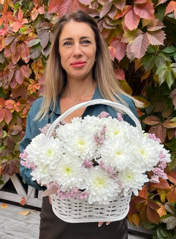 Композиция из хризантем «Престиж» от интернет-магазина цветов в 