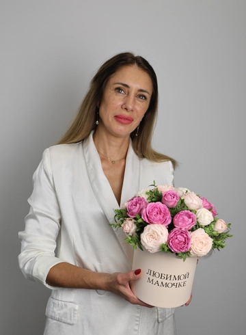 Композиция из роз «Мамина забота» от интернет-магазина цветов в 